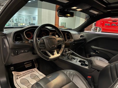 Used 2020 Dodge Challenger SRT Hellcat Redeye image 35