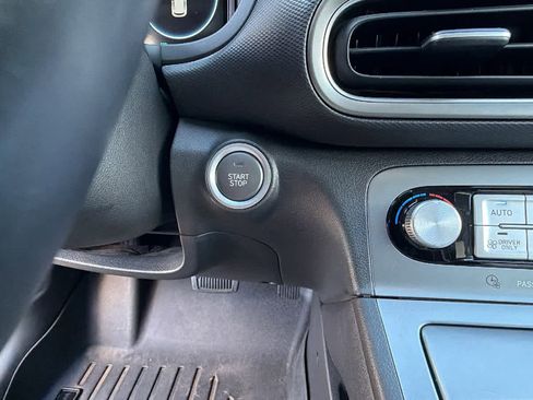 Used 2022 Hyundai Kona Limited image 17