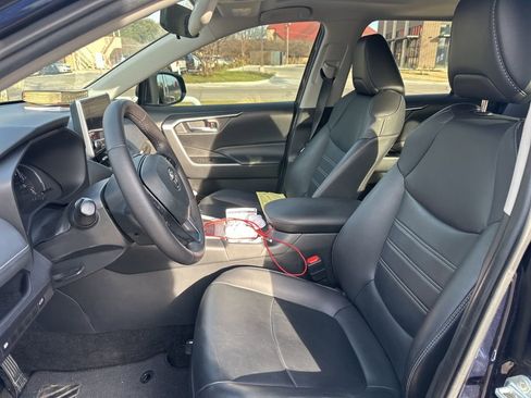 Used 2024 Toyota RAV4 XLE Premium FWD image 5