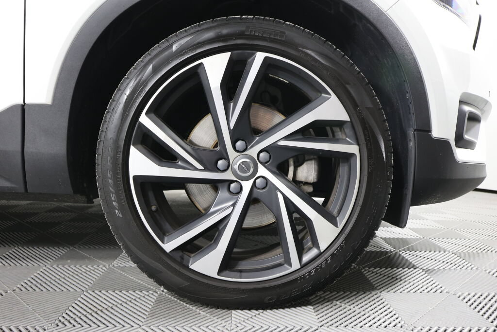 Used 2020 Volvo XC40 T5 R-Design AWD/4WD image 6