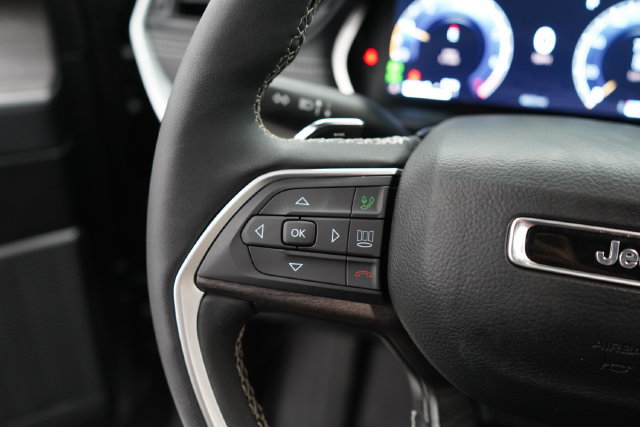 Used 2026 Jeep Grand Cherokee Limited AWD/4WD image 17