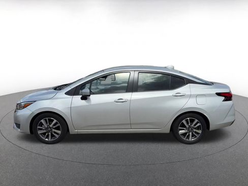 Used 2025 Nissan Versa SV image 7