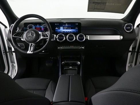 New 2026 Mercedes-Benz GLB 250 image 17