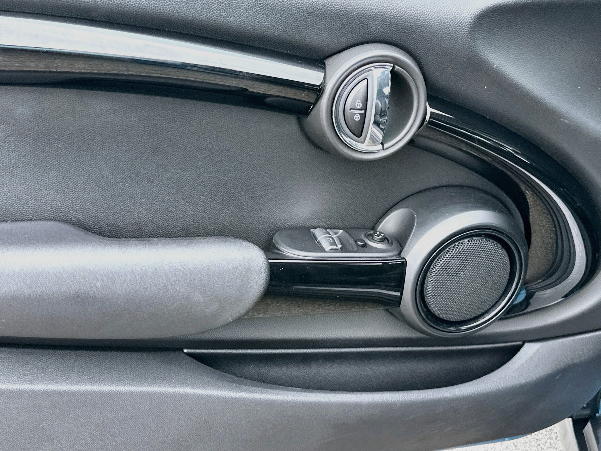 Used 2019 MINI Cooper S w/ Signature Upholstery Package FWD image 17