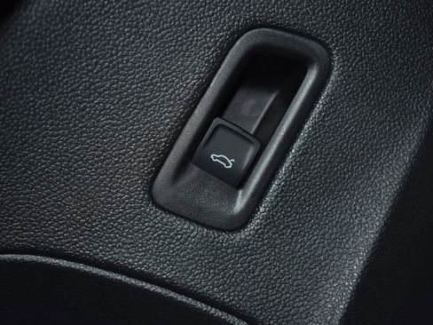 Certified 2025 Volkswagen Atlas SEL Premium R-Line image 6