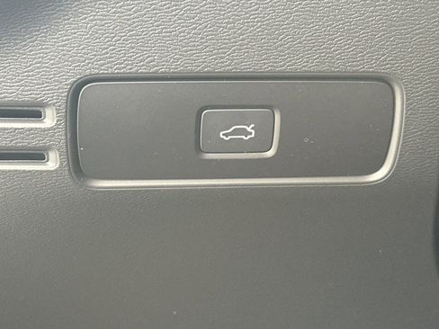 Used 2024 Volvo XC40 Recharge Ultimate w/ Protection Package Premier RWD image 31