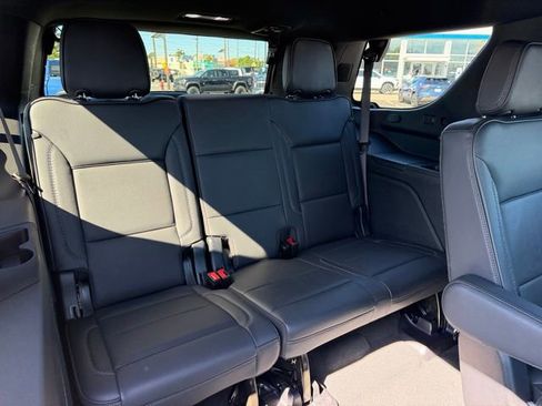 Used 2025 GMC Yukon Denali AWD/4WD image 13