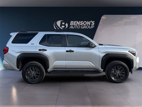 Used 2025 Toyota 4Runner SR5 image 6