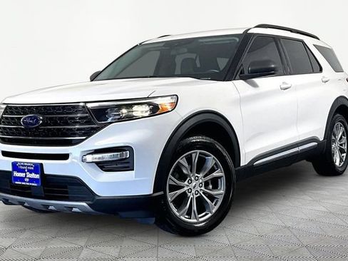 Used 2022 Ford Explorer XLT w/ Equipment Group 202A AWD/4WD image 3