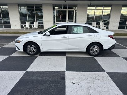Used 2025 Hyundai Elantra SE w/ Cargo Package