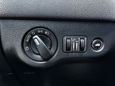 Used 2018 Dodge Charger SXT RWD image 27