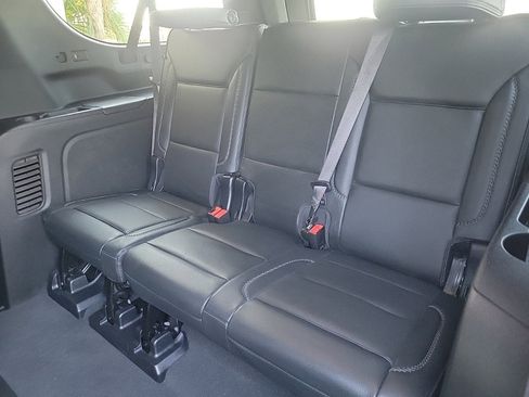 Used 2023 GMC Yukon XL Denali image 16