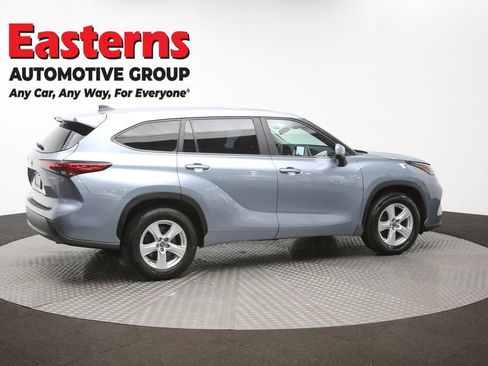 Used 2023 Toyota Highlander LE image 43