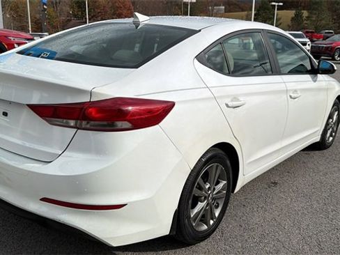 Used 2017 Hyundai Elantra SE image 4
