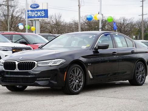 Used 2023 BMW 530e xDrive w/ Premium Package AWD/4WD image 3