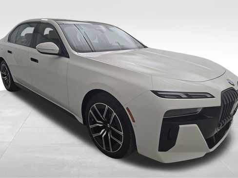 New 2025 BMW 740i xDrive w/ Premium Package image 2