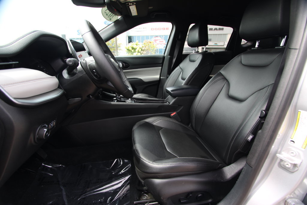 Used 2025 Jeep Compass Limited AWD/4WD image 6