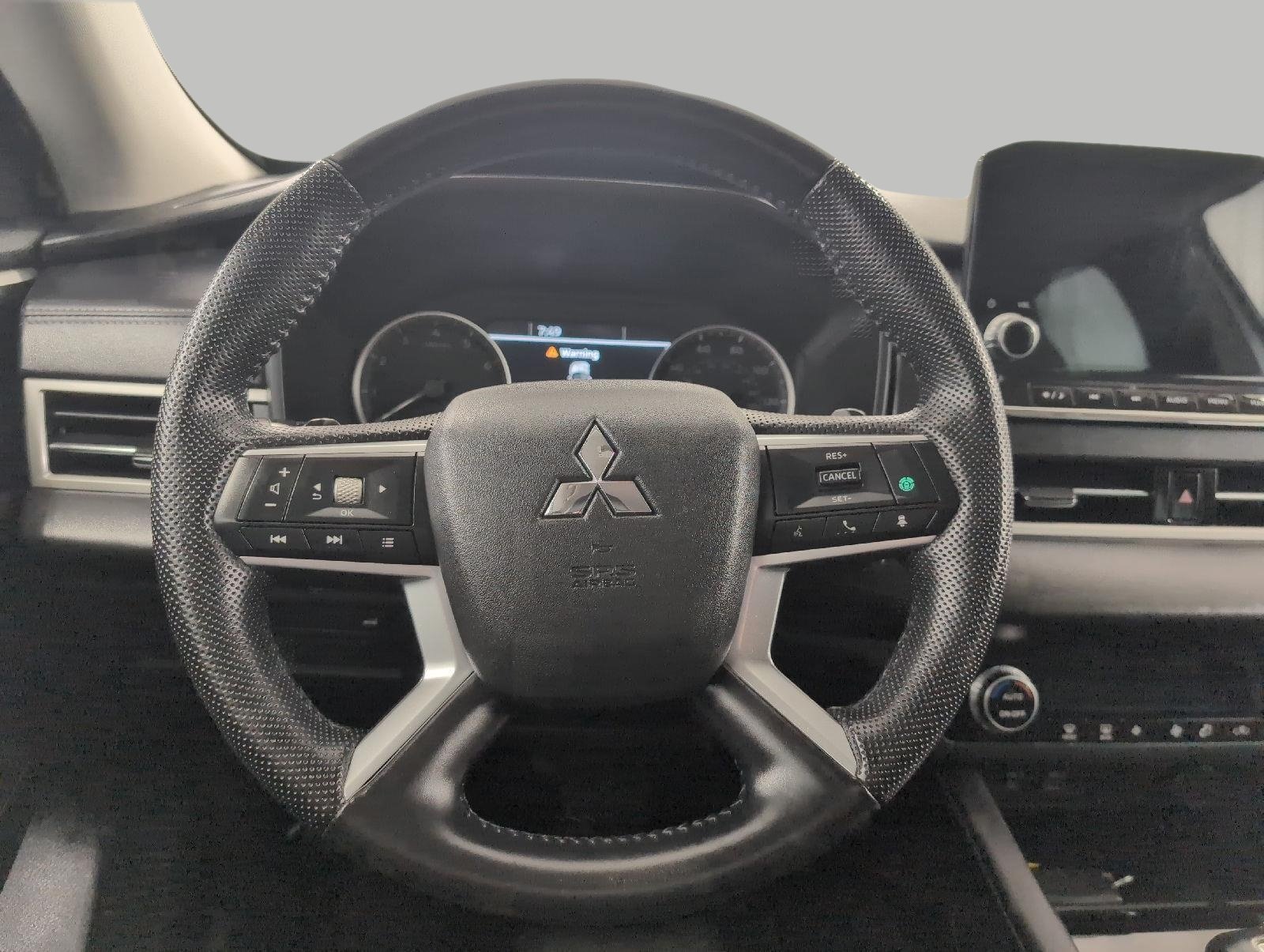 Used 2023 Mitsubishi Outlander SE AWD/4WD image 5