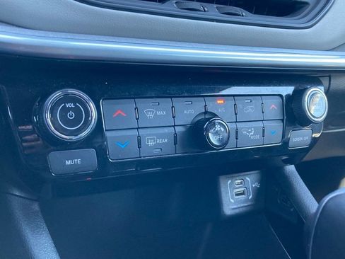 Used 2025 Jeep Compass Limited image 24