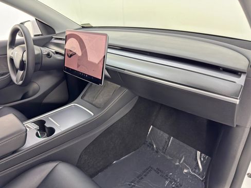 Used 2021 Tesla Model Y Long Range image 15