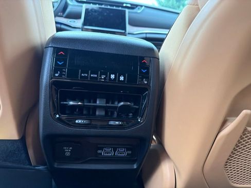 Used 2022 Jeep Grand Cherokee Summit w/ Advanced Protech Group IV AWD/4WD image 11
