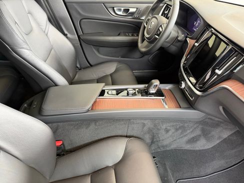 Used 2024 Volvo V60 B5 Cross Country Plus w/ Protection Package Premier image 22