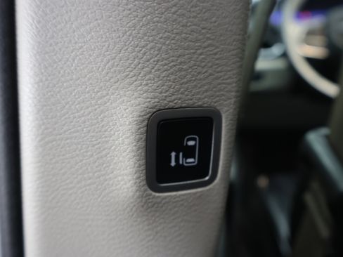 Used 2020 Chrysler Pacifica Limited FWD image 37