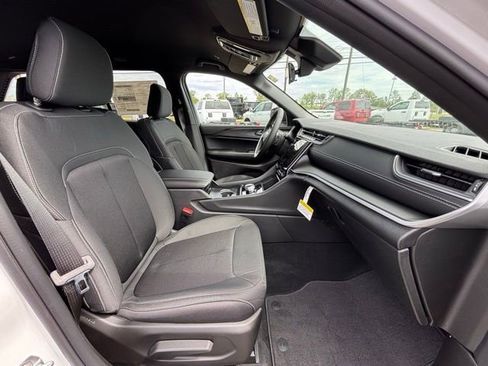 New 2026 Jeep Grand Cherokee Laredo AWD/4WD image 7