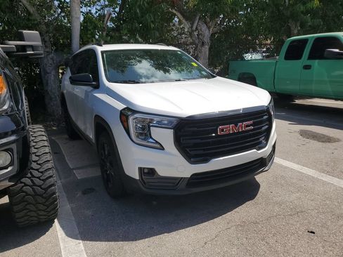 Certified 2023 GMC Terrain SLT w/ Elevation Edition FWD image 3