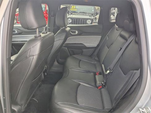 Certified 2025 Jeep Compass Latitude image 13