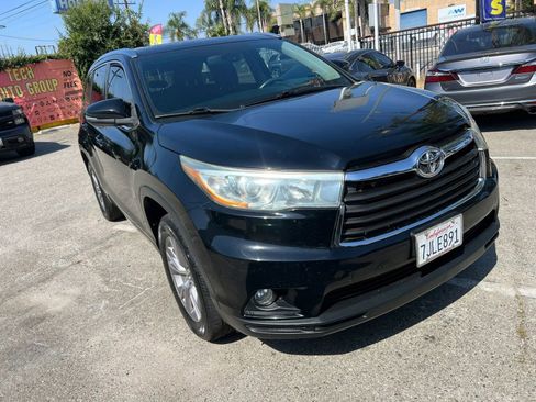 Used 2015 Toyota Highlander XLE FWD image 3