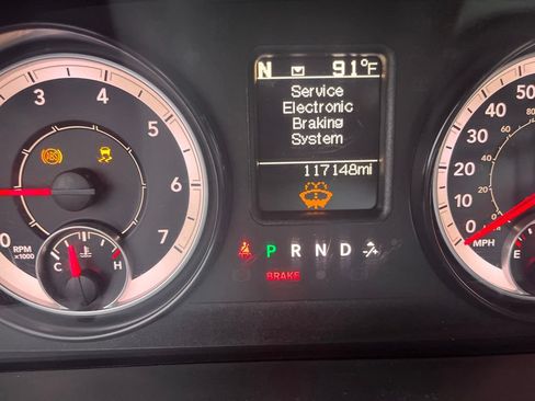 Used 2016 RAM 1500 Express RWD image 18