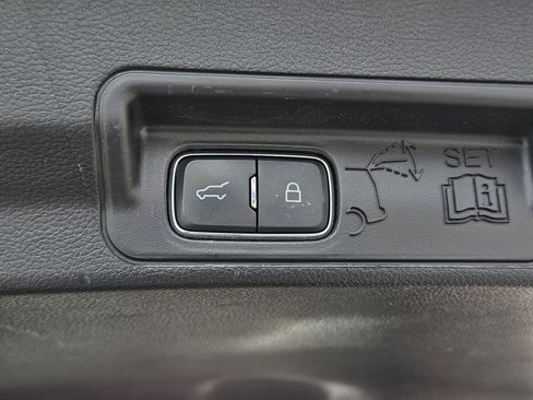 Used 2020 Ford Explorer XLT w/ Equipment Group 202A image 10