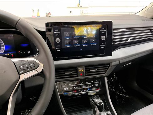 New 2026 Volkswagen Jetta SE image 9