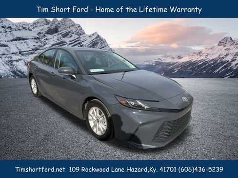 Used 2025 Toyota Camry LE image 3