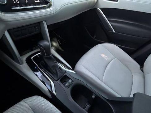 Used 2024 Toyota Corolla Cross LE FWD image 14