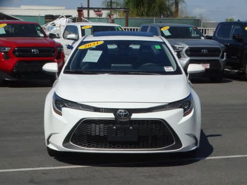Used 2021 Toyota Corolla XLE image 3