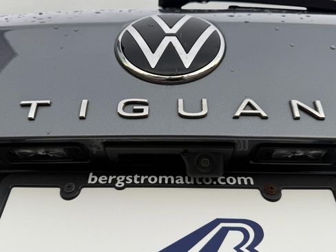Used 2022 Volkswagen Tiguan SE R-Line AWD/4WD image 12
