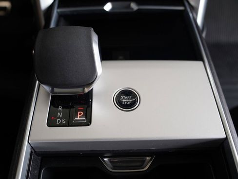 Used 2025 Land Rover Range Rover SE AWD/4WD image 21