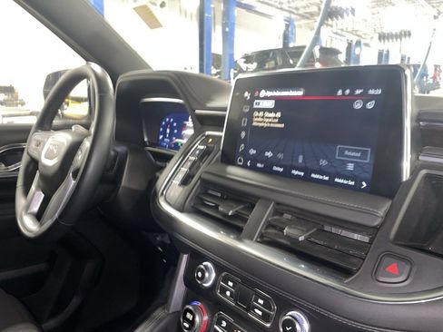 Used 2024 GMC Yukon XL SLE w/ Gmc Pro Safety Plus Package image 30