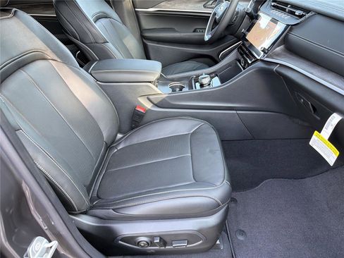 New 2026 Jeep Grand Cherokee L Limited image 9