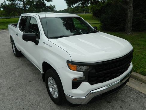 Used 2022 Chevrolet Silverado 1500 W/T w/ WT Value Package AWD/4WD image 3