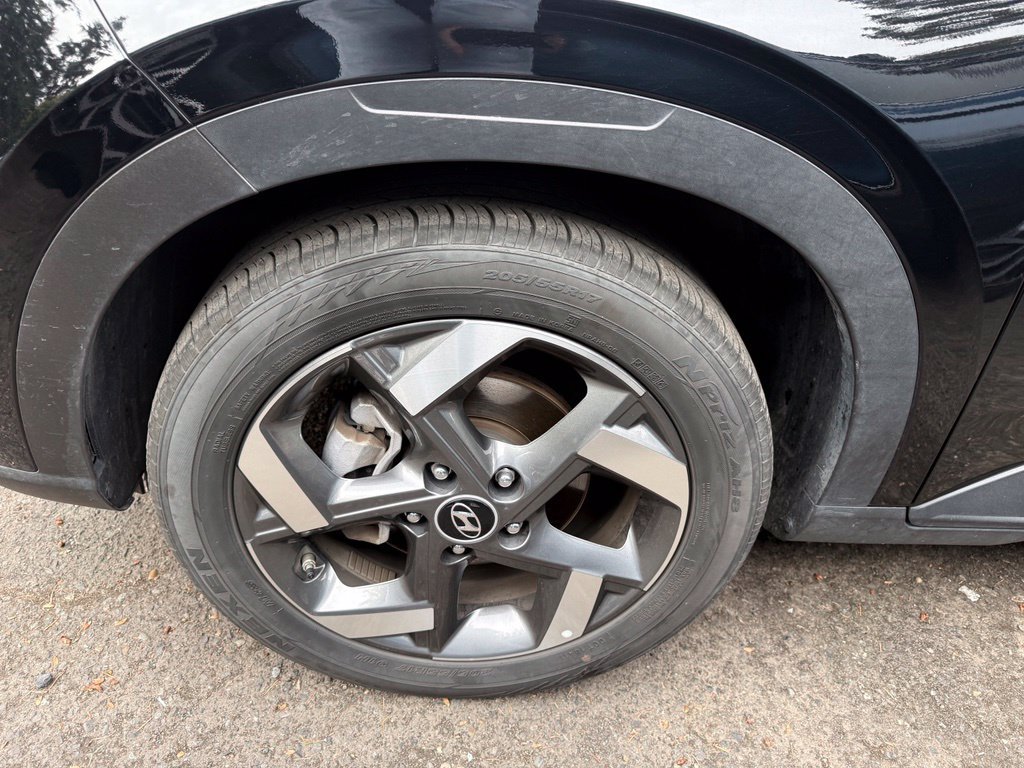Used 2025 Hyundai Venue SEL FWD image 5