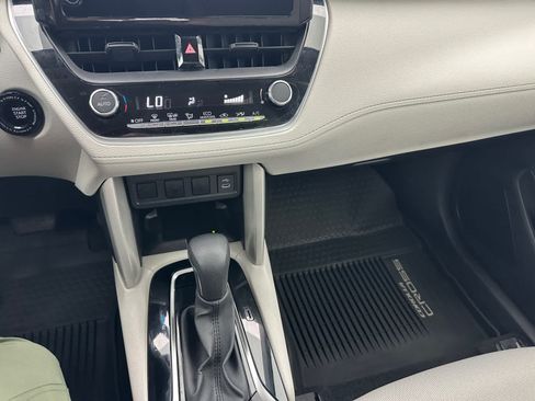 Used 2024 Toyota Corolla Cross LE FWD image 12