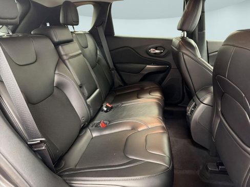 Used 2019 Jeep Cherokee Latitude Plus image 29