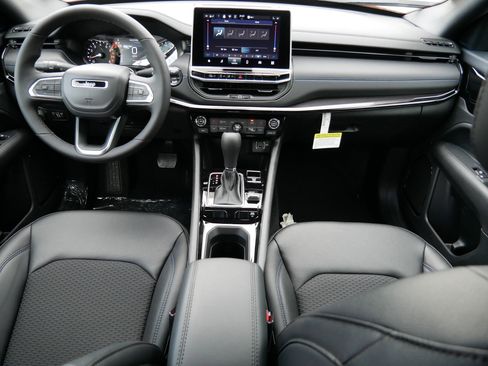 New 2026 Jeep Compass Latitude image 12