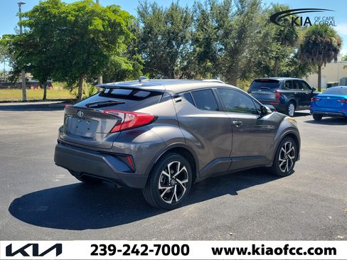 Used 2019 Toyota C-HR XLE FWD image 6