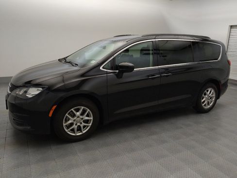 Used 2020 Chrysler Voyager Lxi FWD image 2