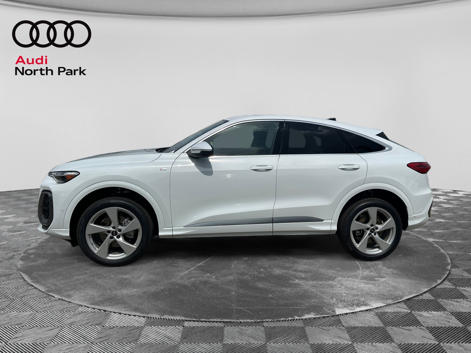 New 2026 Audi Q5 Premium Plus AWD/4WD image 2