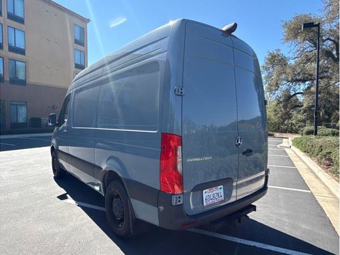 Used 2025 Mercedes-Benz Sprinter 2500 image 9